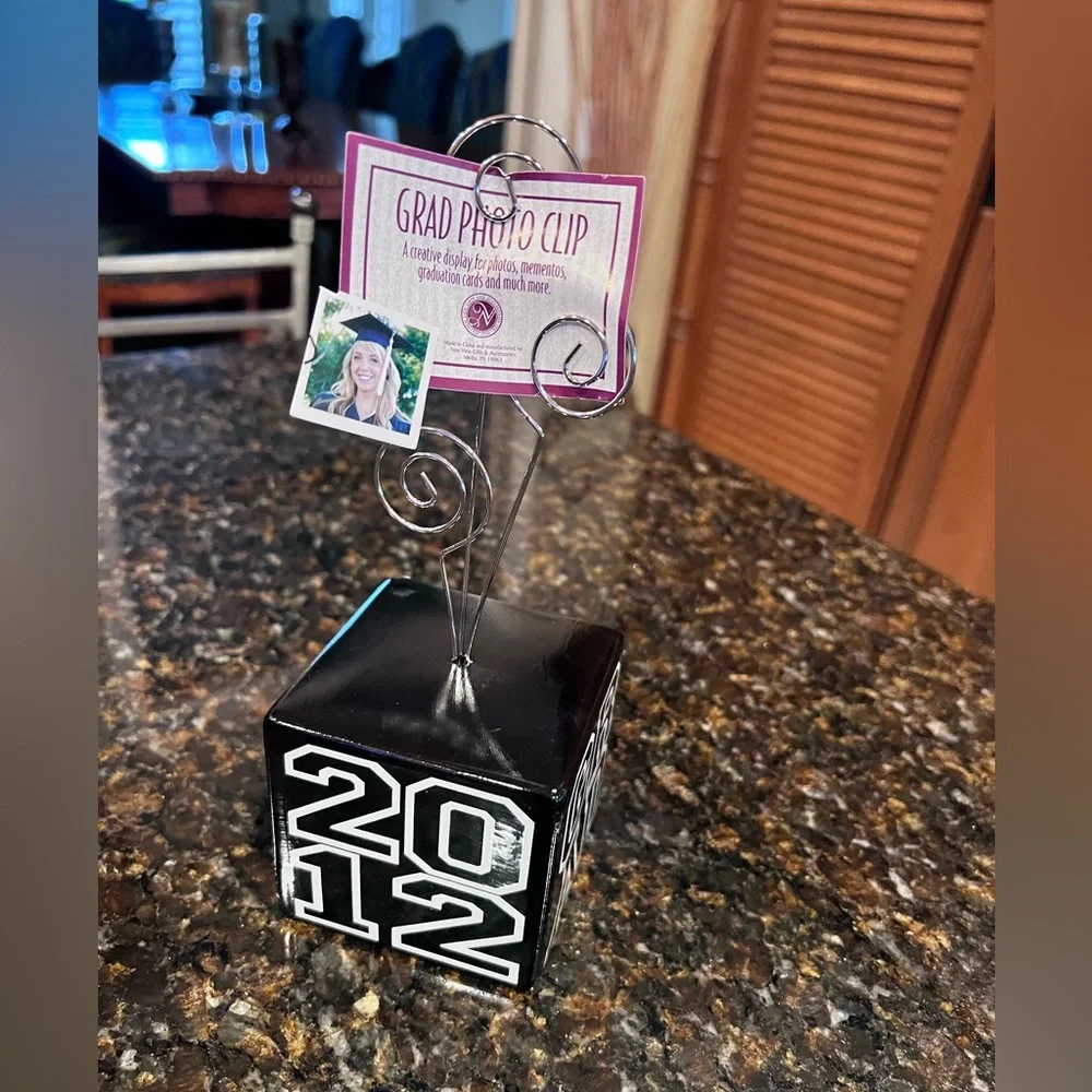 NWT Vintage 2012 Grad Photo Clip